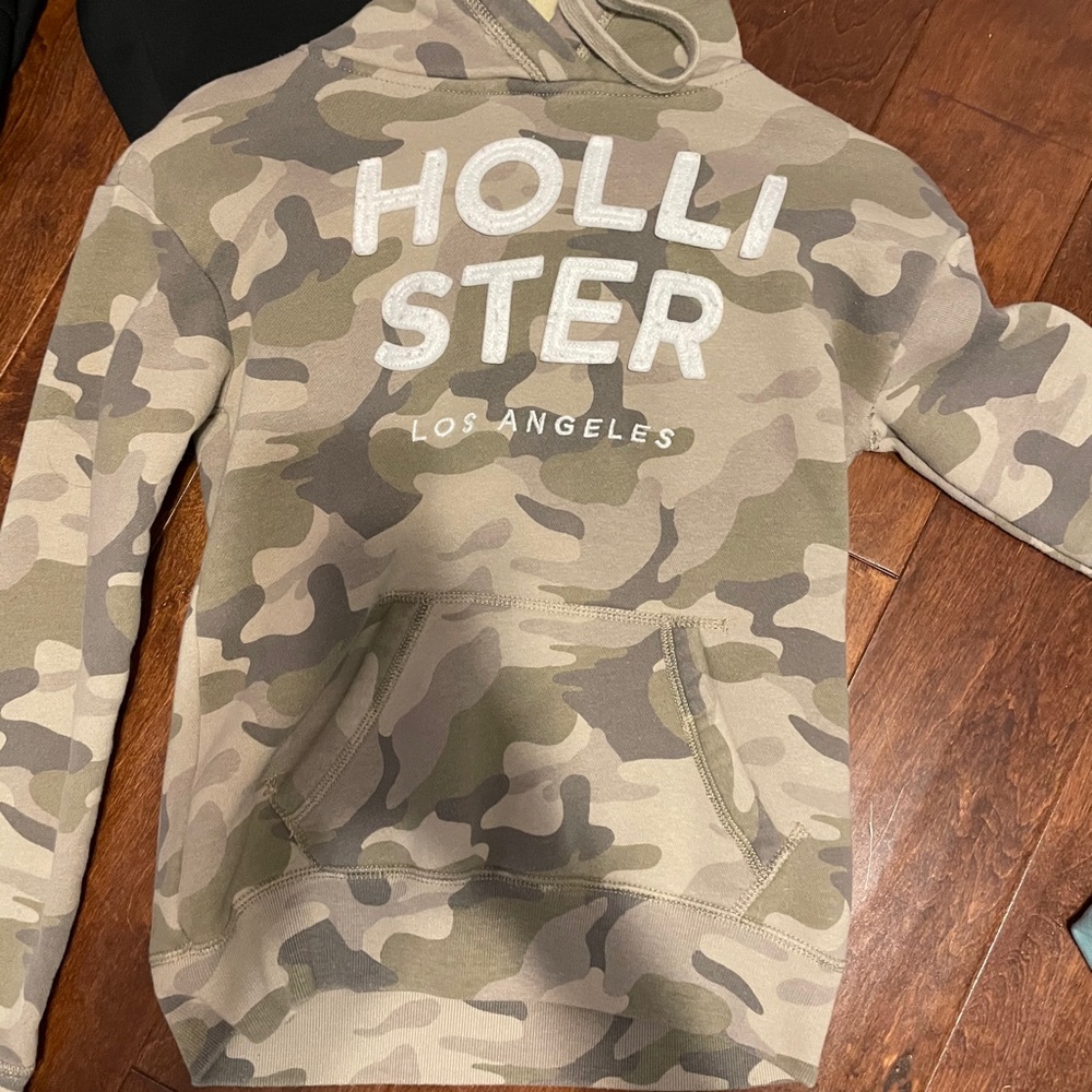 Camo Hollister sweatshirt